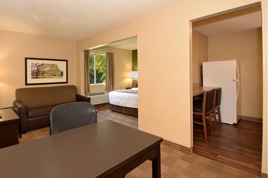 Hotel Suburban North I-45 Houston