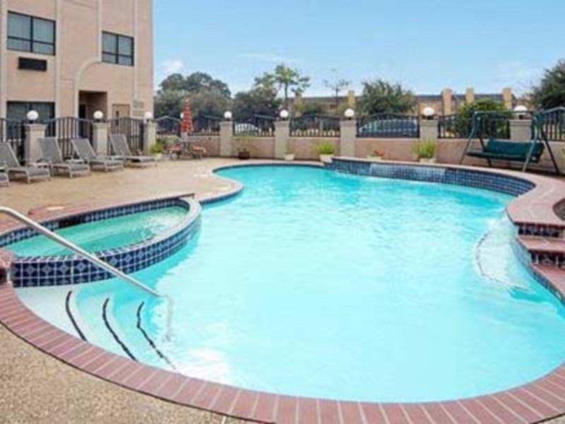 Comfort - Near The Galleria Hotel