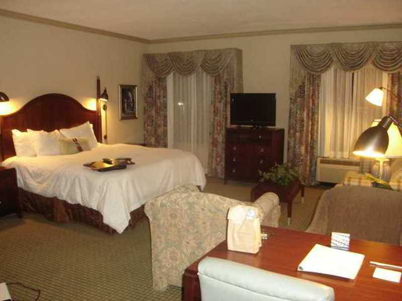 Hampton & Houston-westchase Hotel