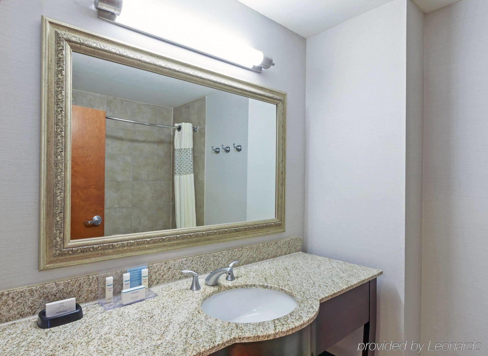 Hotel Hampton & Houston-westchase 3*
