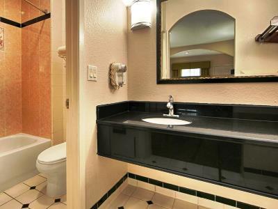 Quality & Hotel Houston
