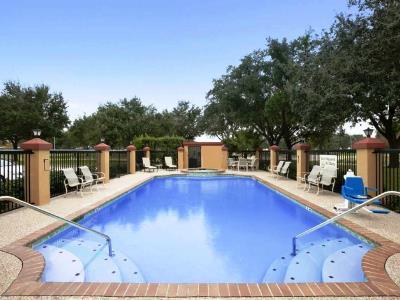 Hampton & Houston-westchase 3*
