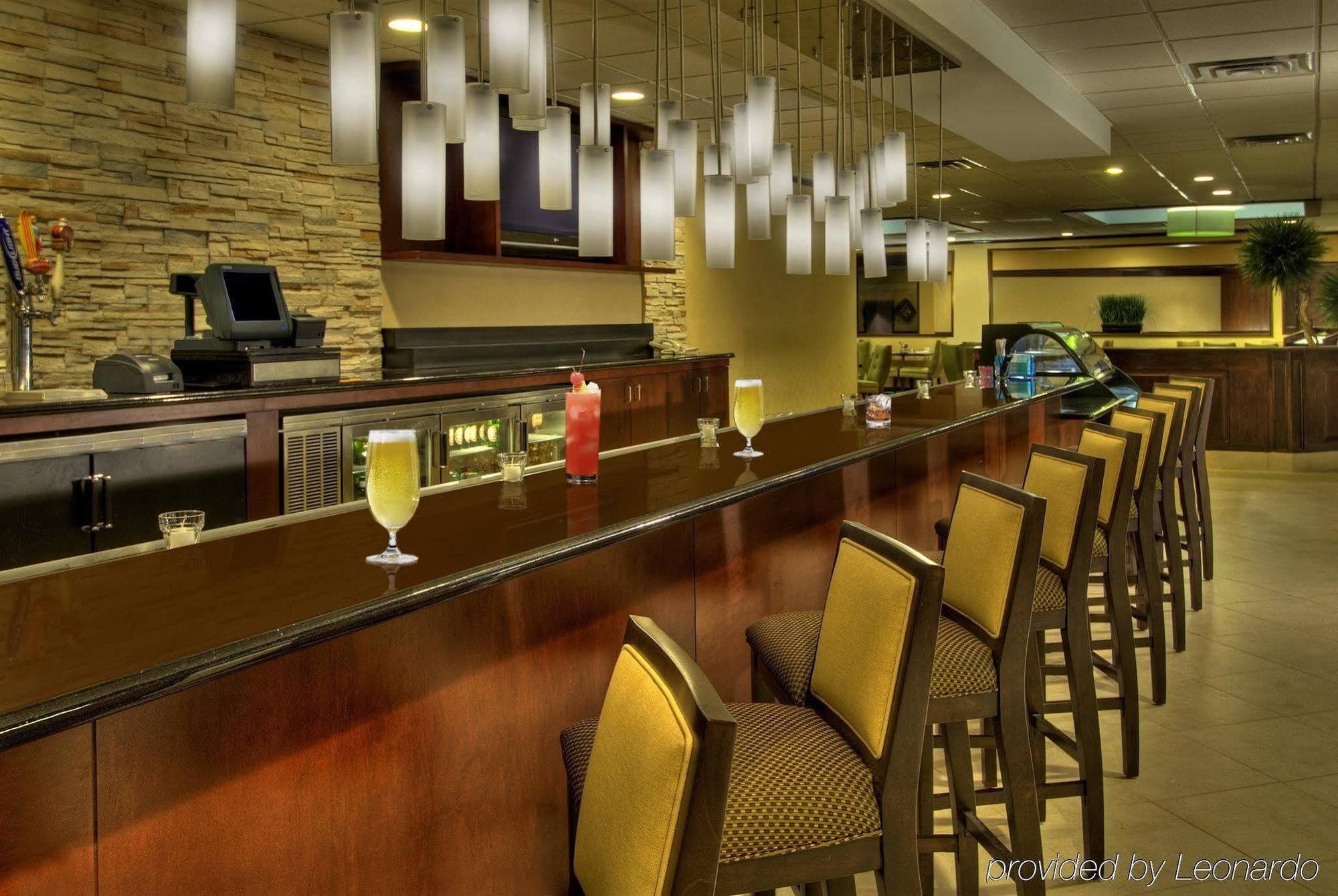 Sonesta Iah Airport Hotel 4*
