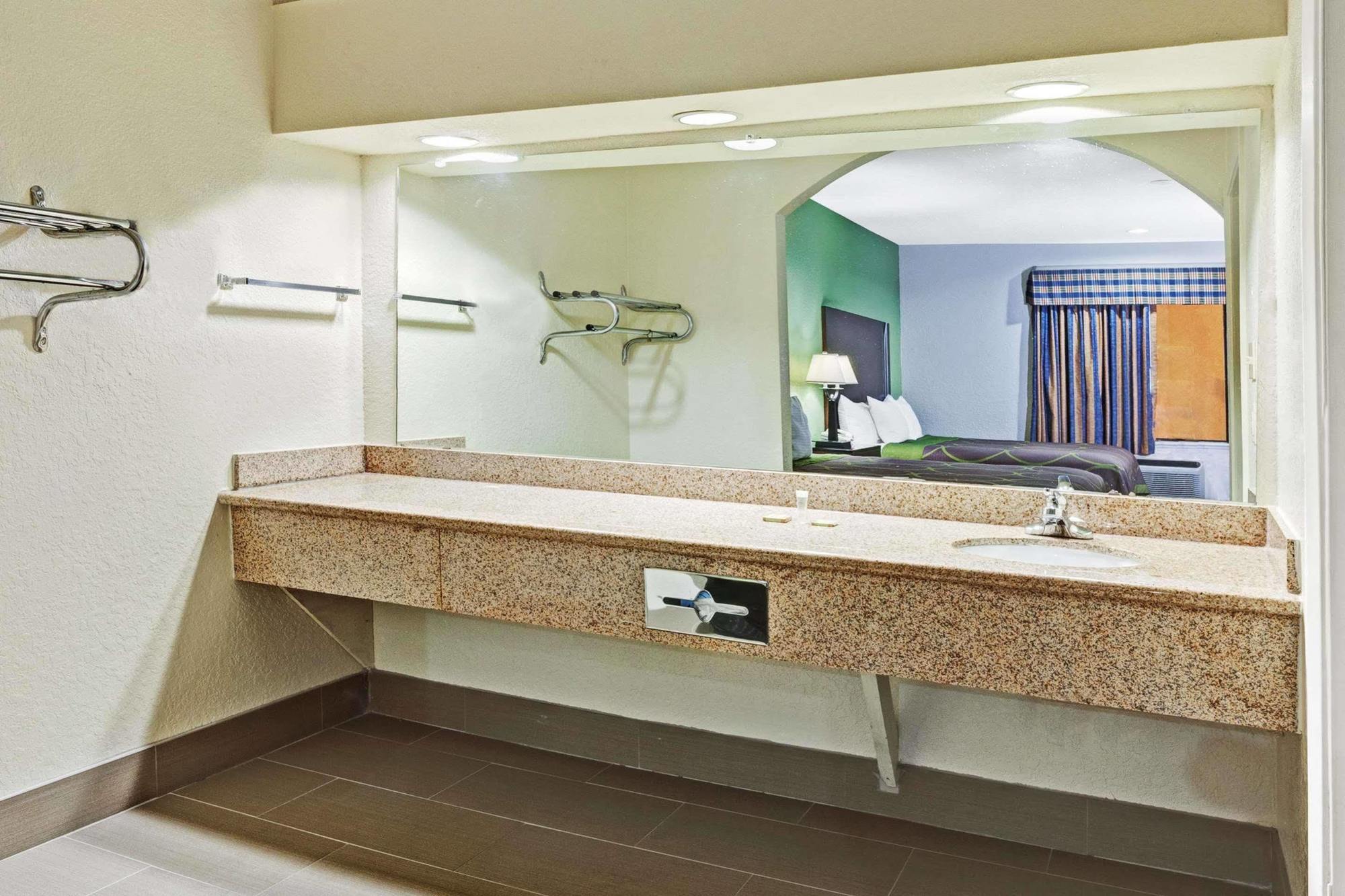 Super 8 By Wyndham Hobby Airport South 2* Houston