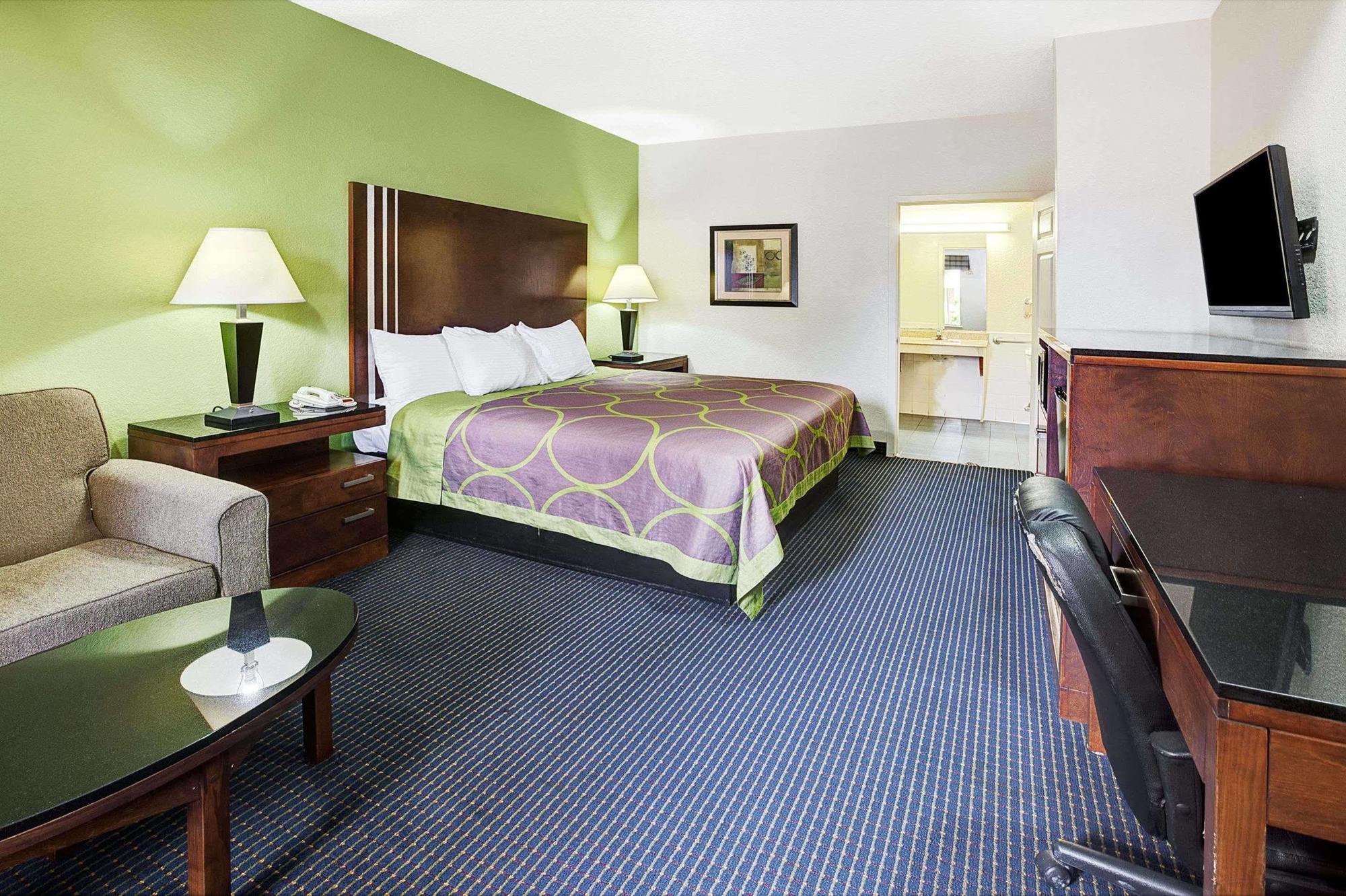 Super 8 By Wyndham Hobby Airport South