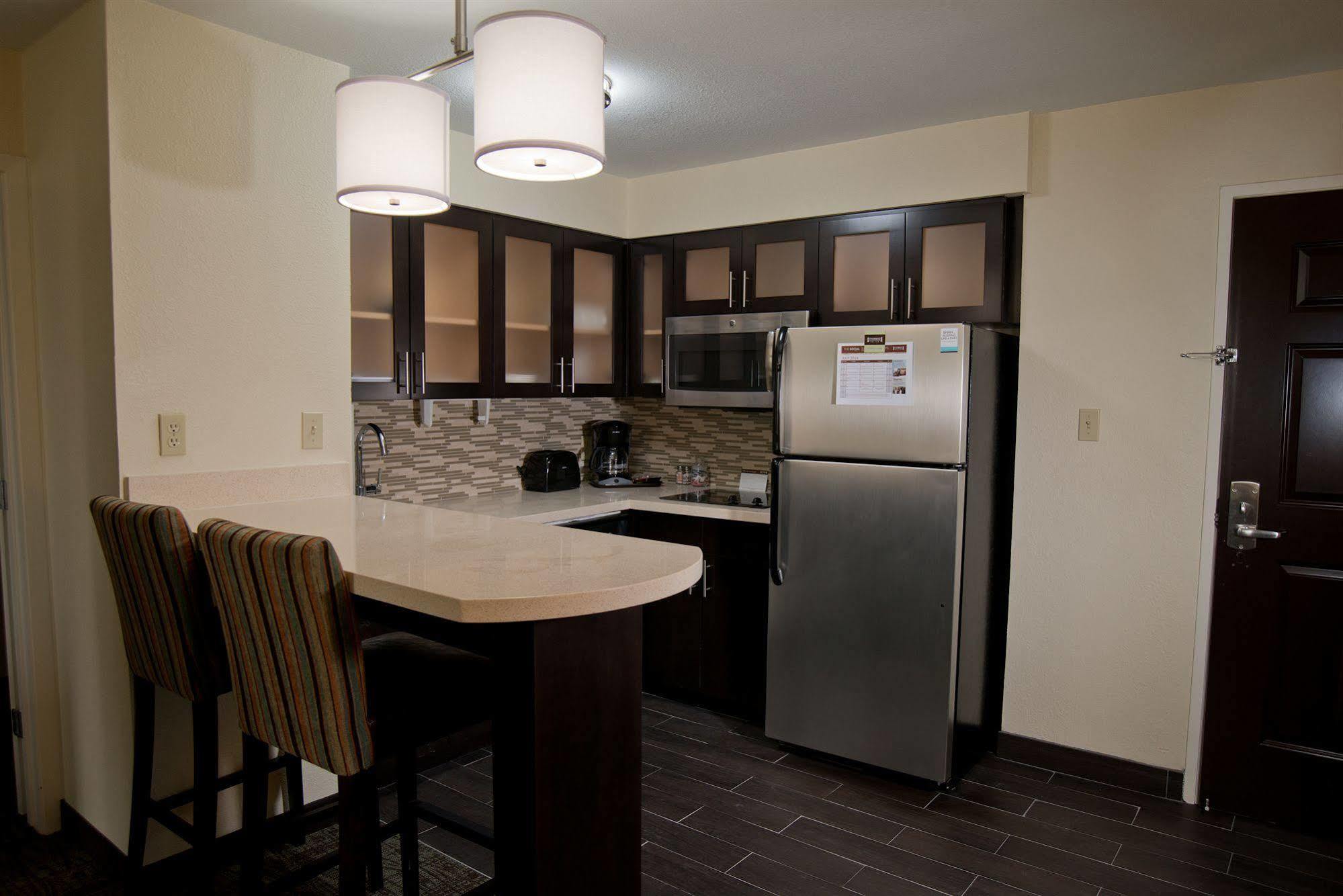 Staybridge Nw/willowbrook, An Ihg Hotel 2*