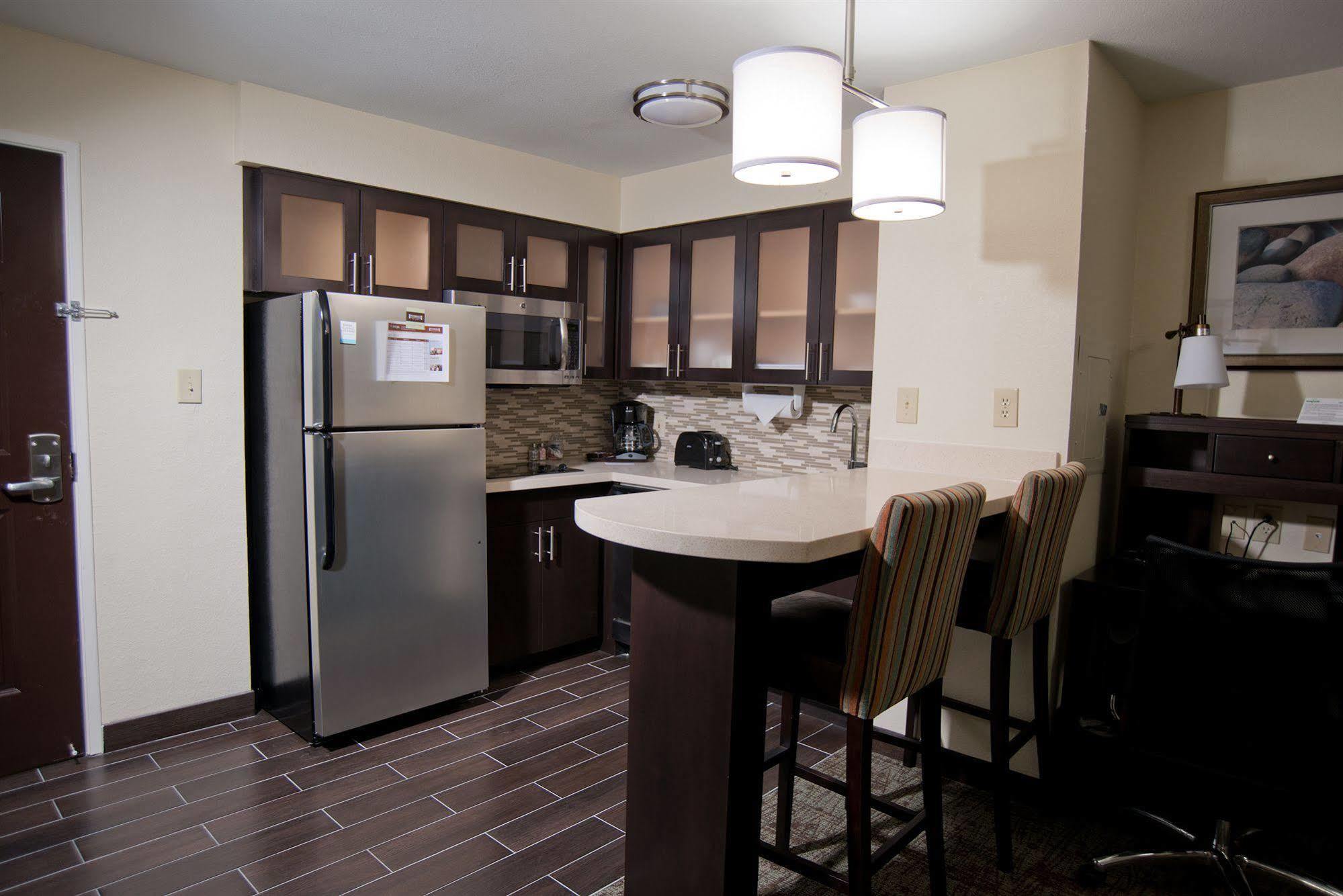 Hotel Staybridge Nw/willowbrook, An Ihg 2*