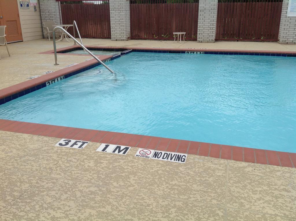 Scottish & Timber Creek, Houston, Tx Motel 2*