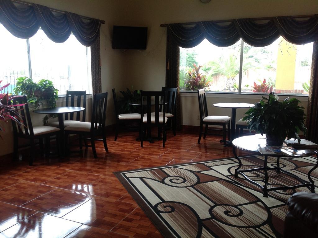 Scottish & Timber Creek, Houston, Tx Motel