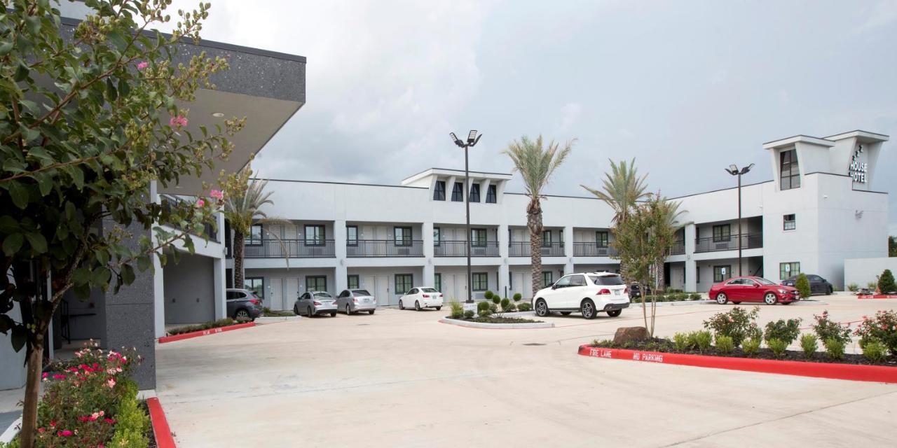 House 2* Houston