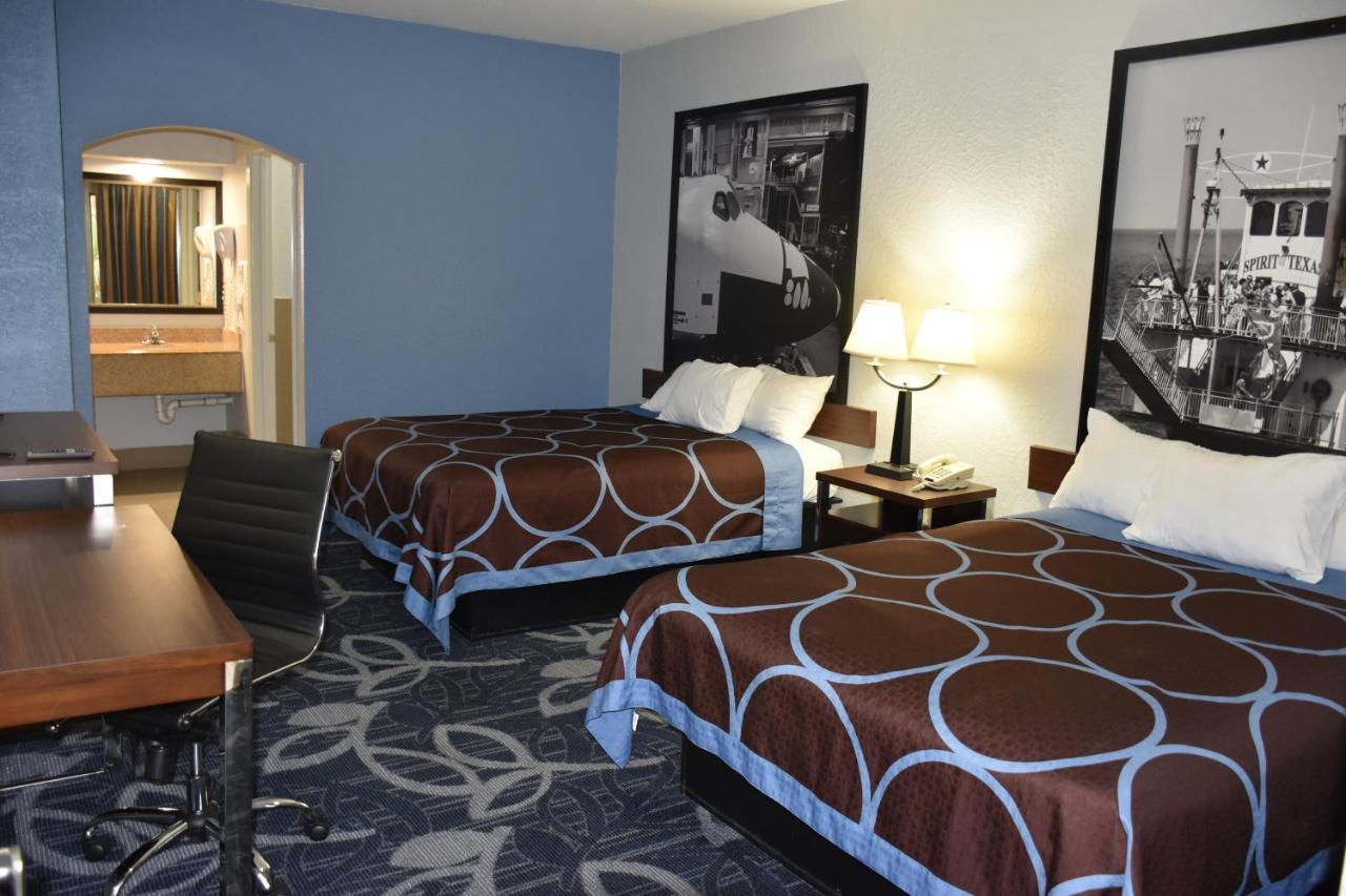 Super 8 By Wyndham Hobby Airport South Hotel 2*