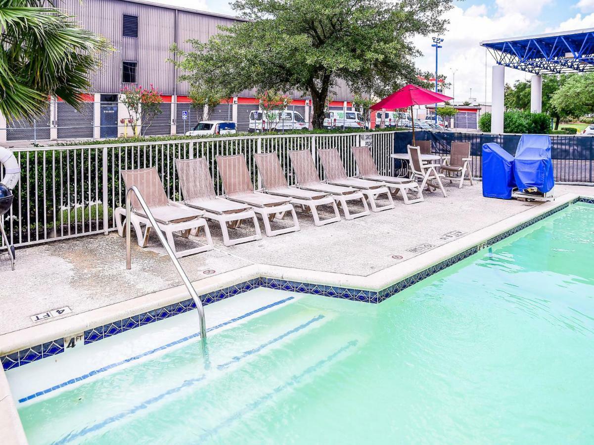 Hotel 6 Houston, Tx 2*