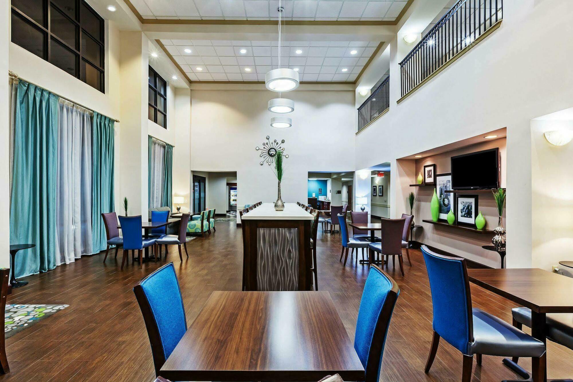 Hotel Hampton & Houston-westchase 3*