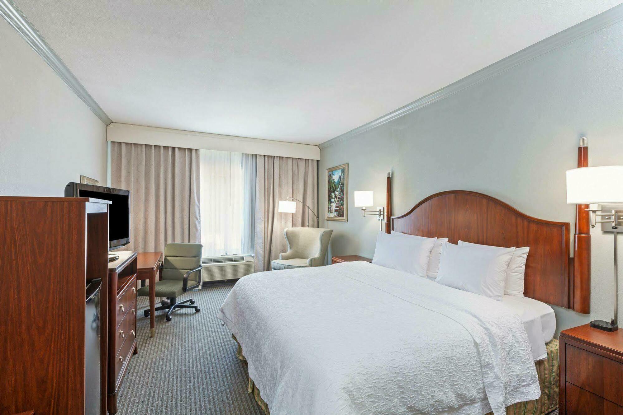Hampton & Houston-westchase 3*