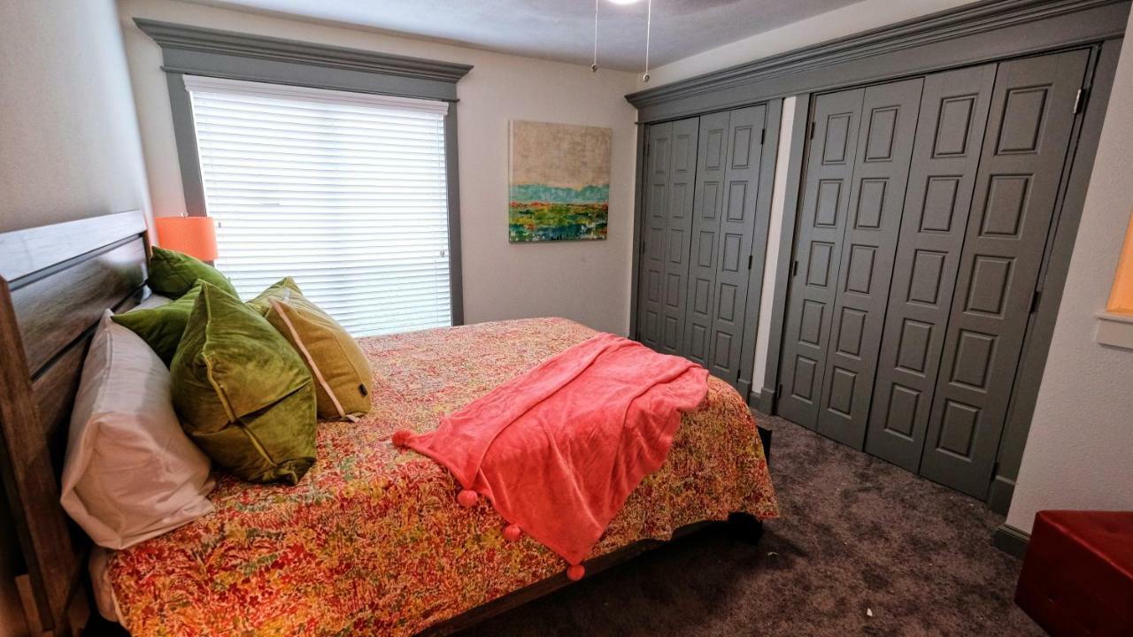 Apartment Galleria Area Condo, 2 Bedrooms 2 Story - Ocee *