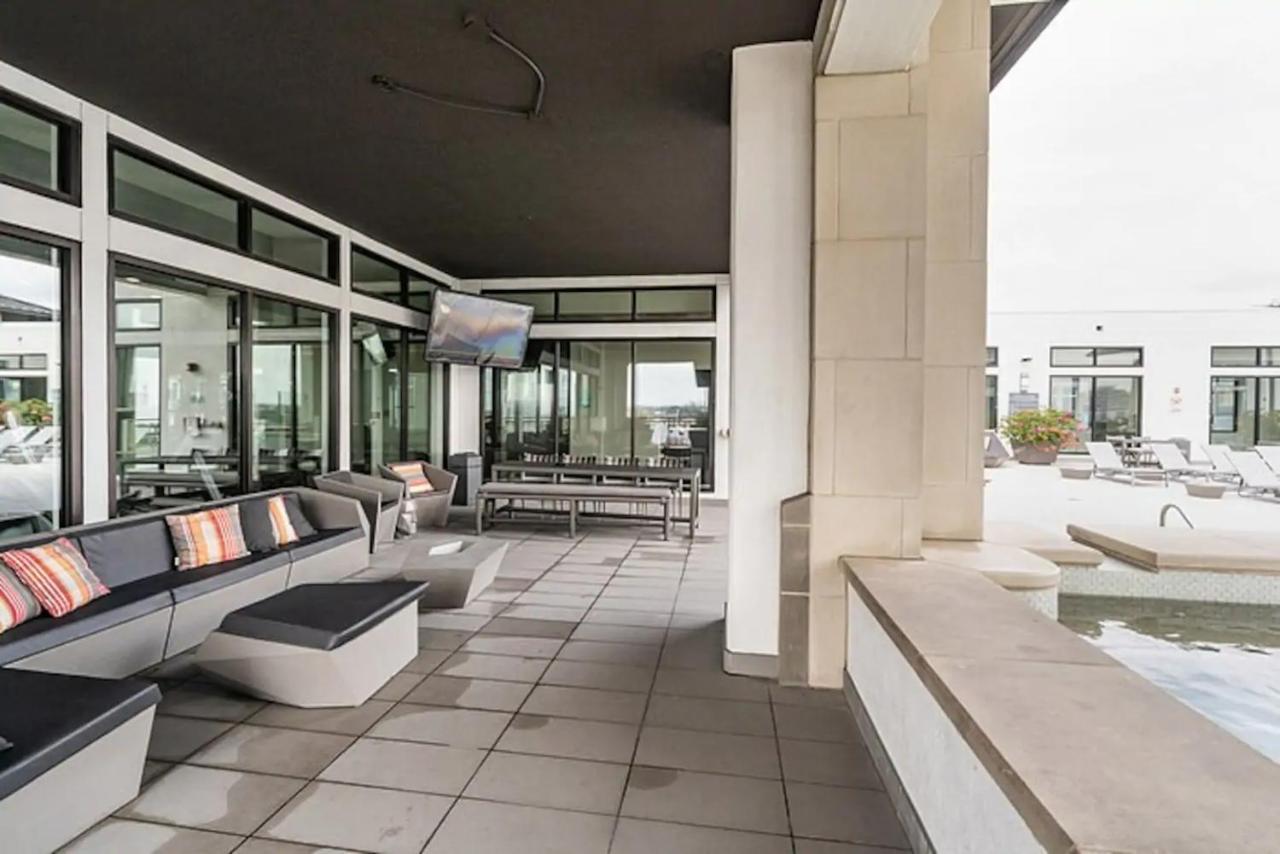 Apartment Centrally Located Getaway + Pool Houston