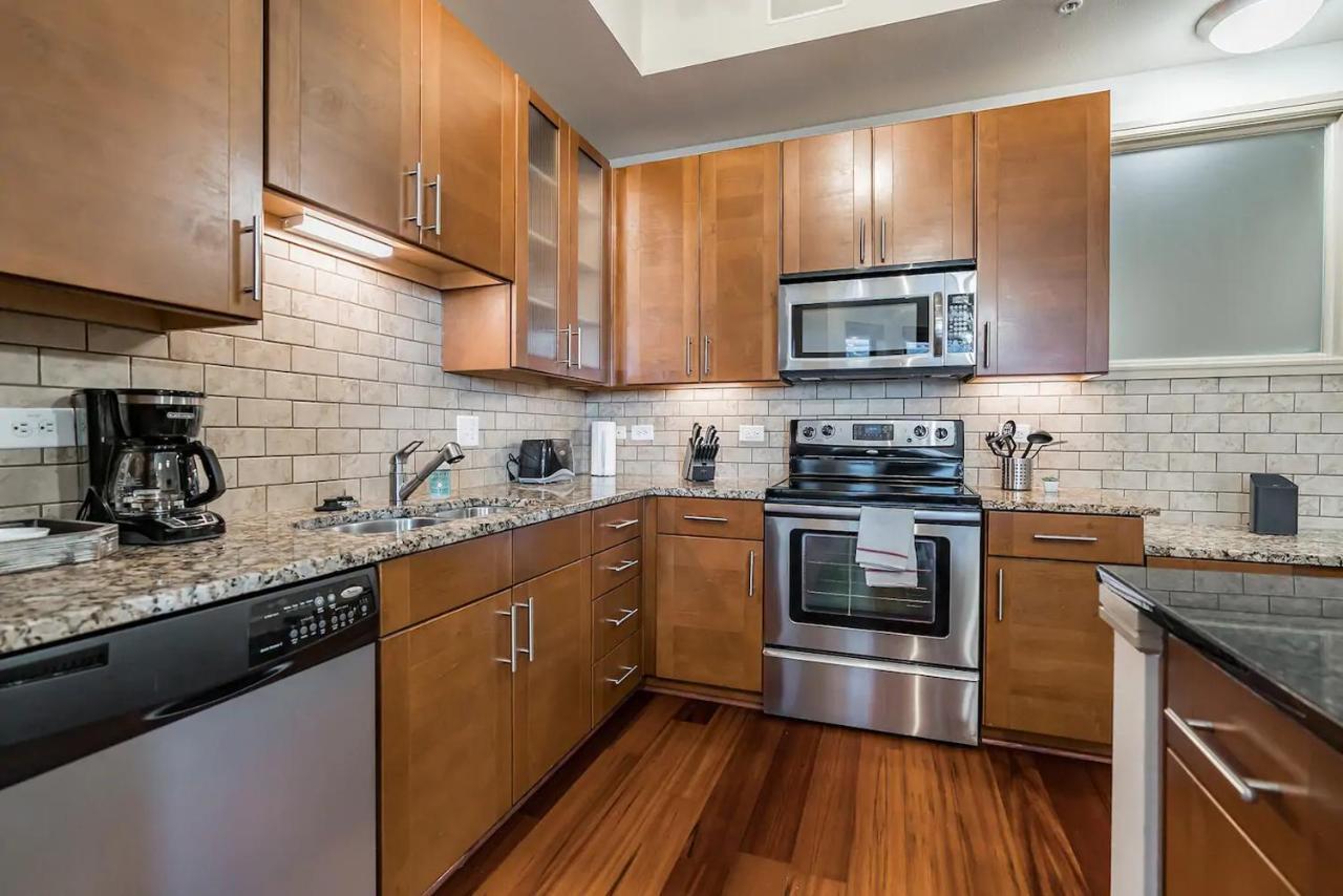 Apartment Centrally Located Getaway + Pool *