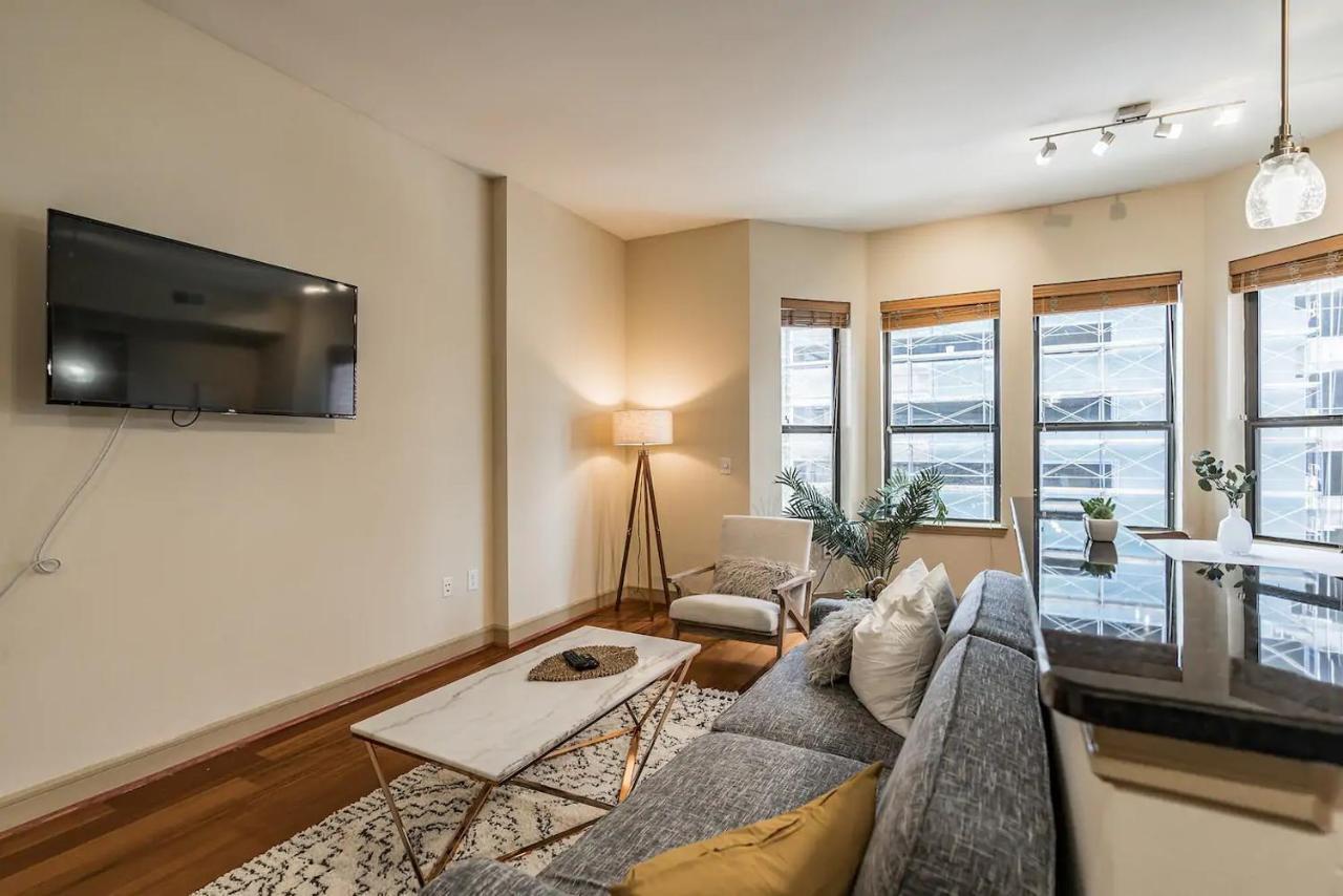 Apartment Centrally Located Getaway + Pool *