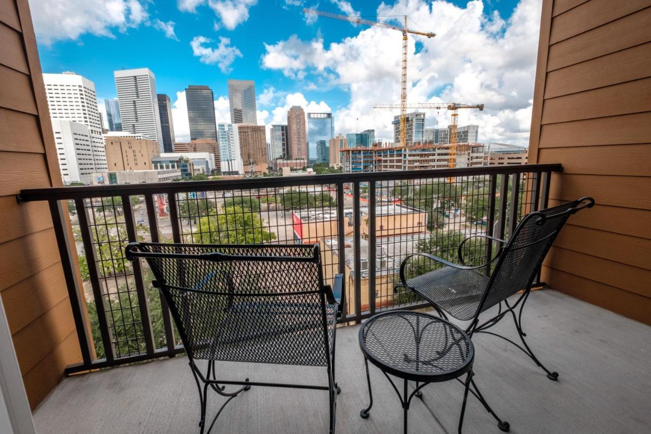 Renu Downtown - Relax,revive,renew Houston