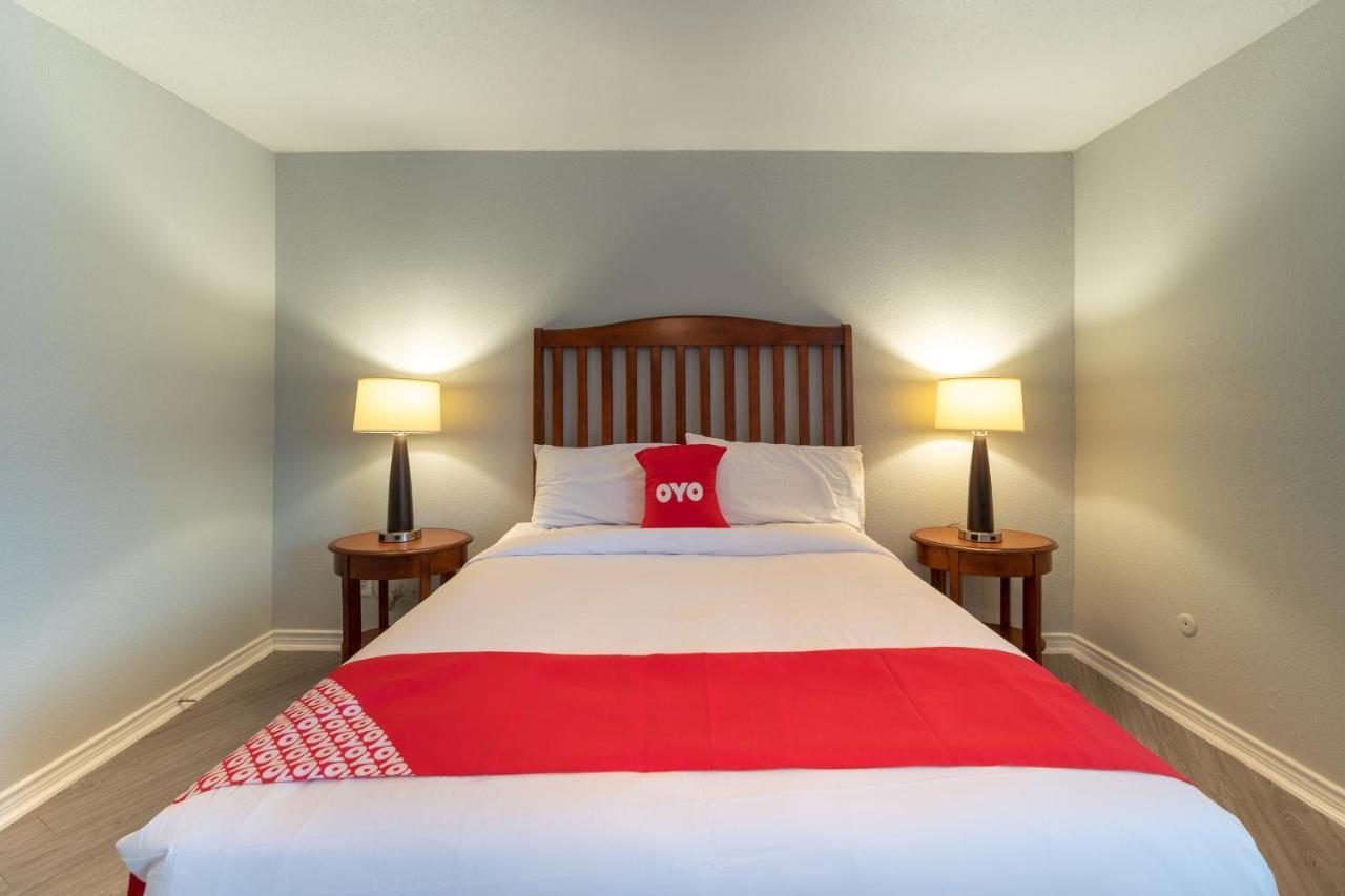 Hotel Oyo At Establishment 3*