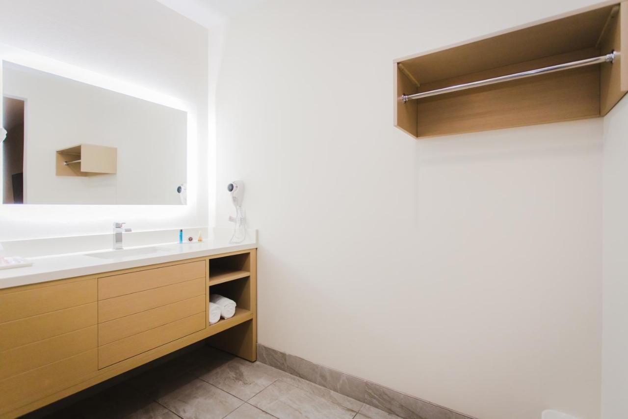 Palace Blue Federal Road Motel 3*